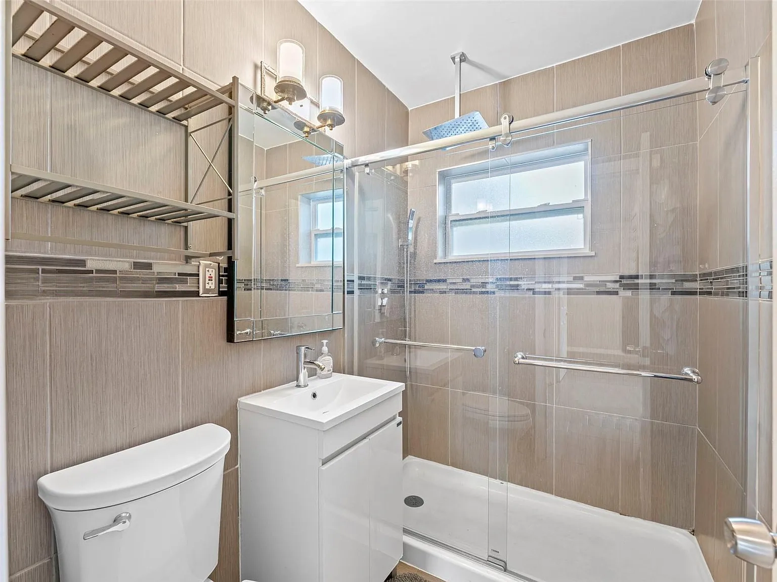 3BR Home in Fort Lauderdale , FL photo 3