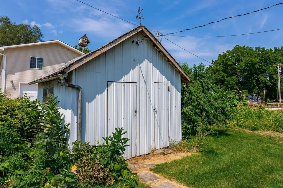 5BR Home in Nichols , IA photo 3