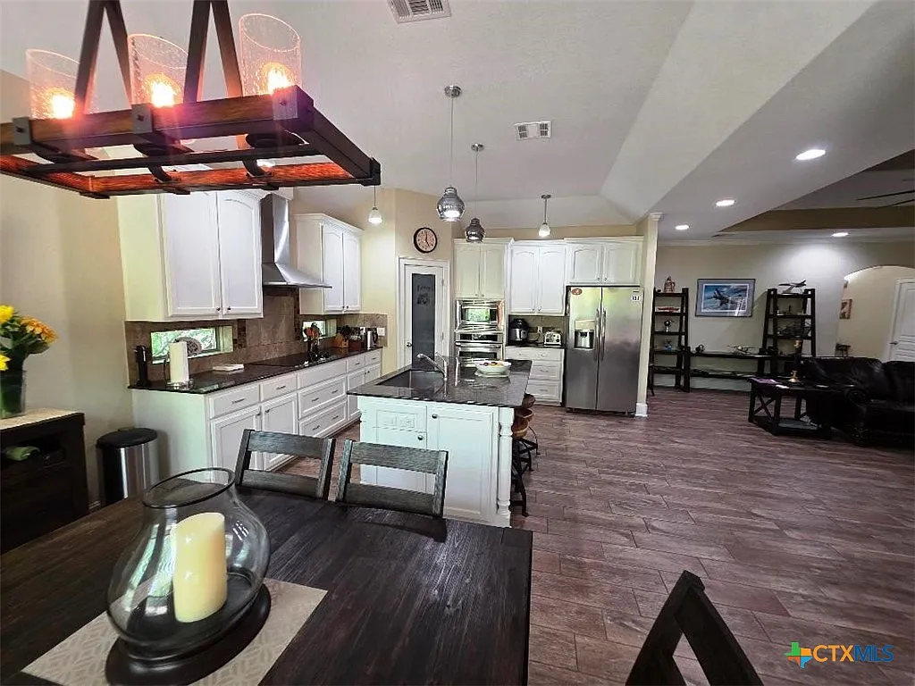8BR Subject To Home in Belton, TX photo 2