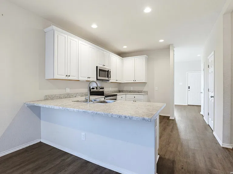 7BR Home in San Antonio , TX photo 3