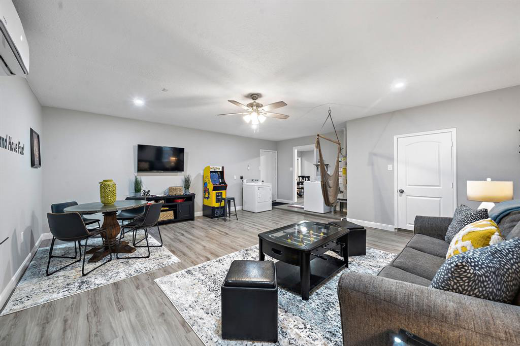 4BR Home in Deer Park , TX photo 3