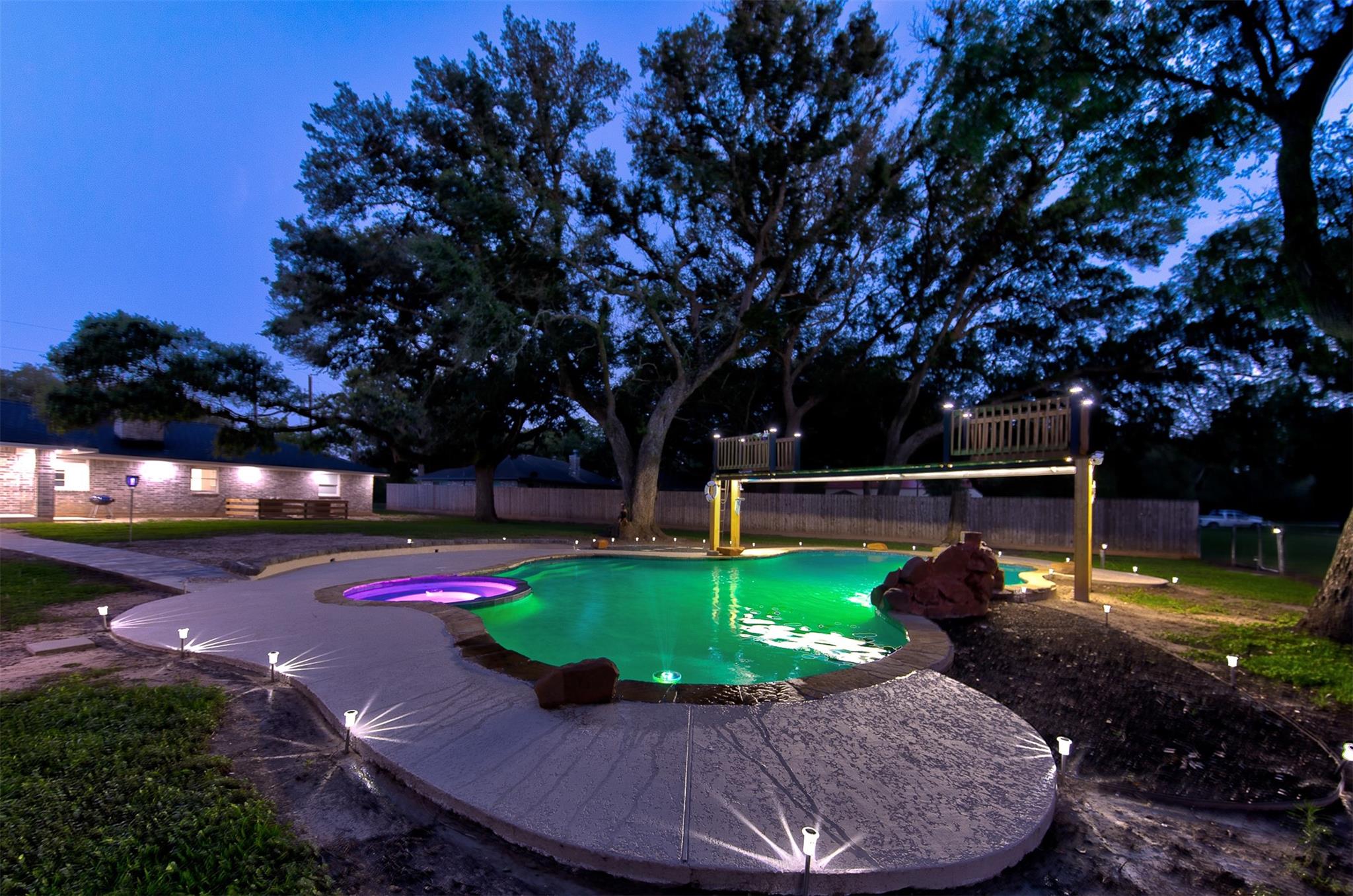 3BR Home in Manvel , TX photo 2