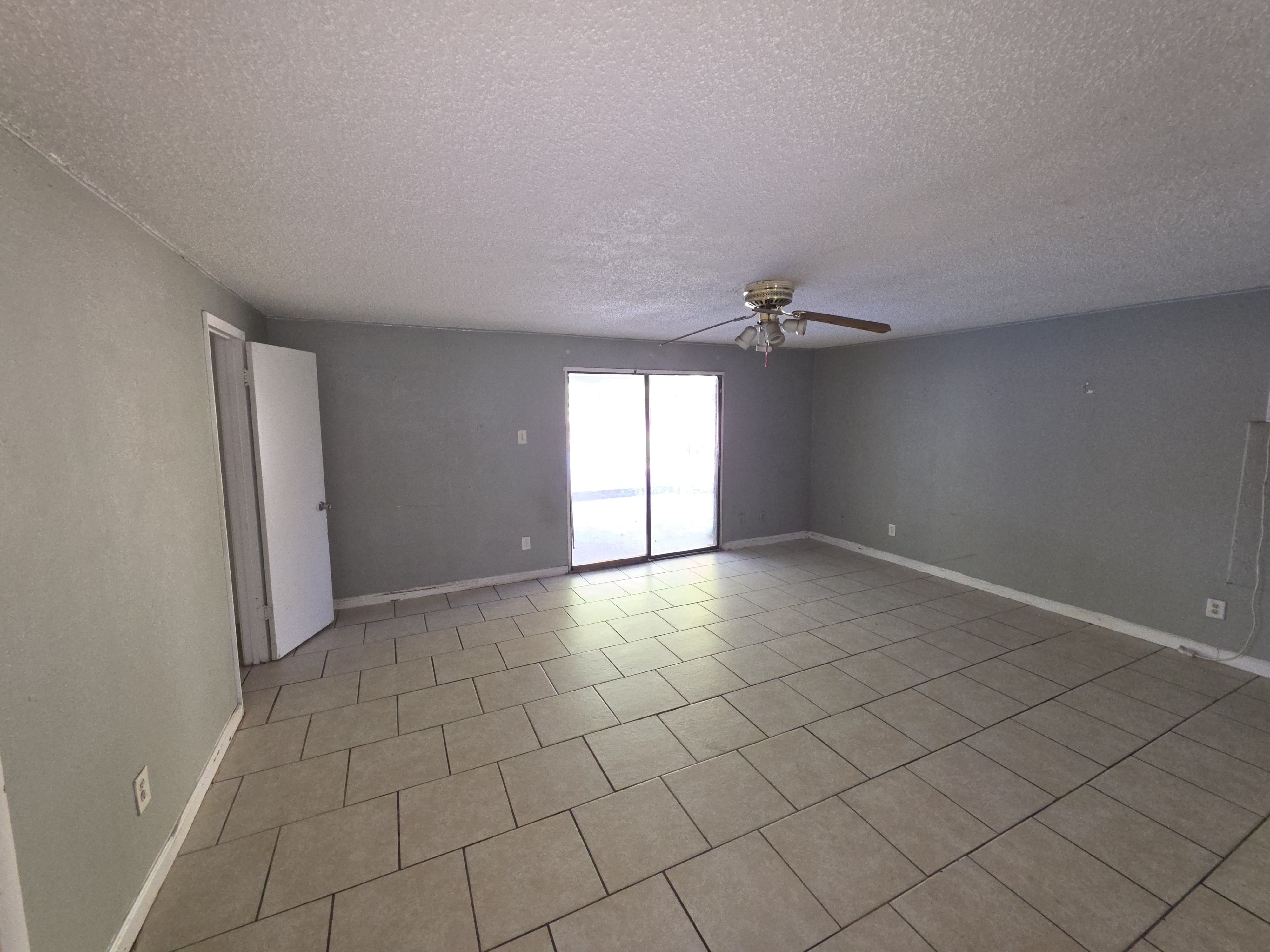 5BR Home in Jacksonville , FL photo 3