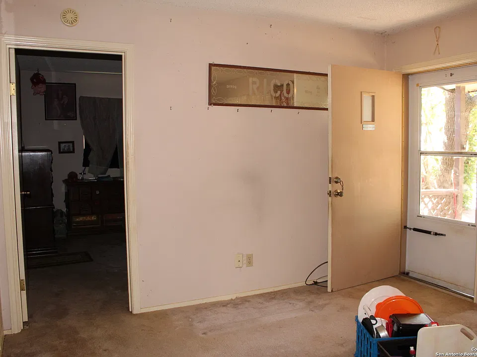 1BR Home in Canyon Lake , TX photo 3