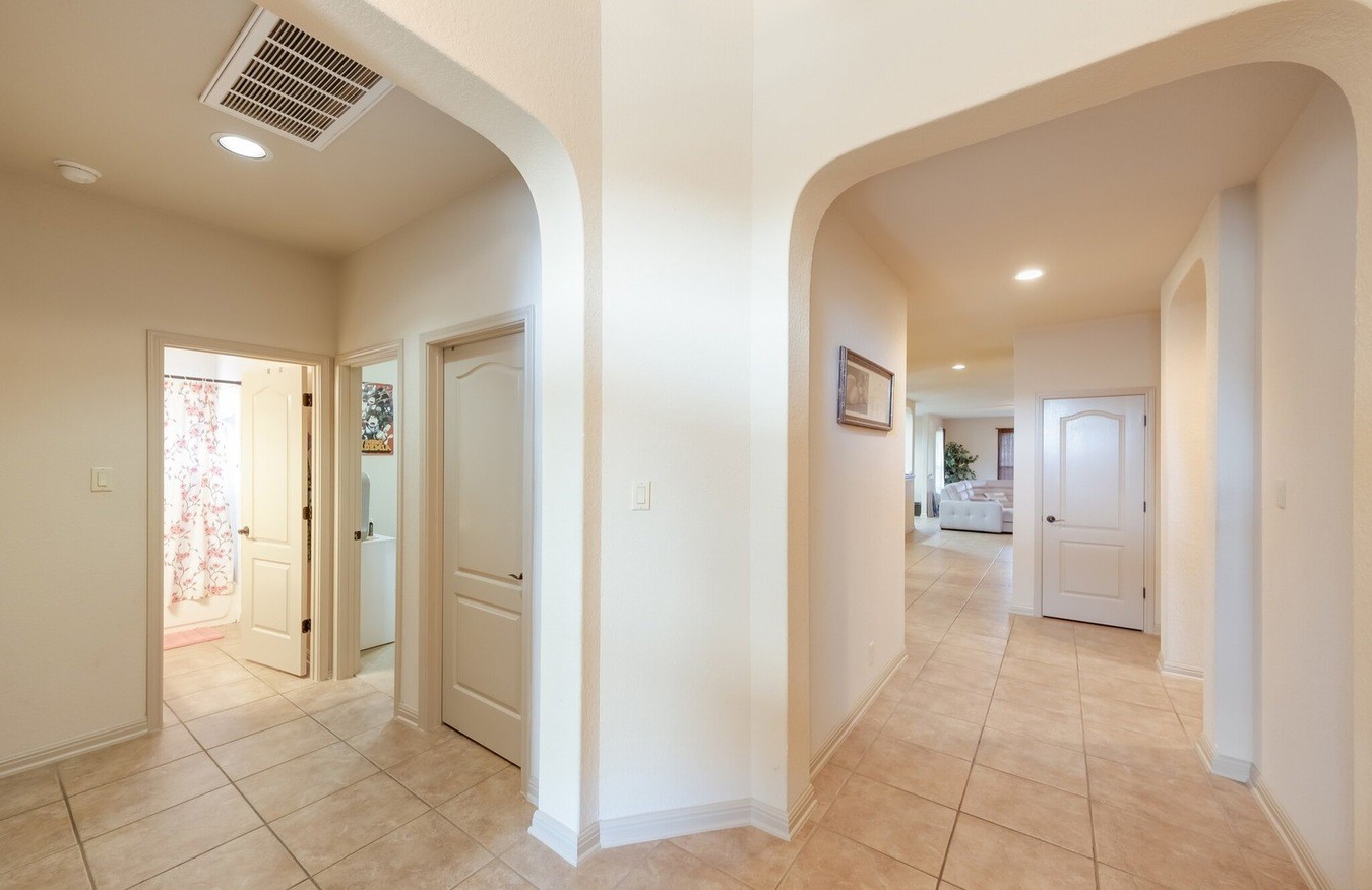 4BR Home in Cibolo , TX photo 2