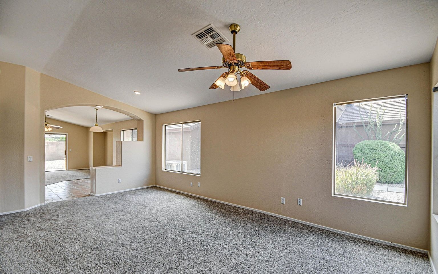 3BR Home in San Tan Valley , AZ photo 2