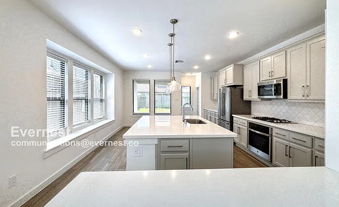 4BR Subject To Home in Santa Fe, TX photo 3