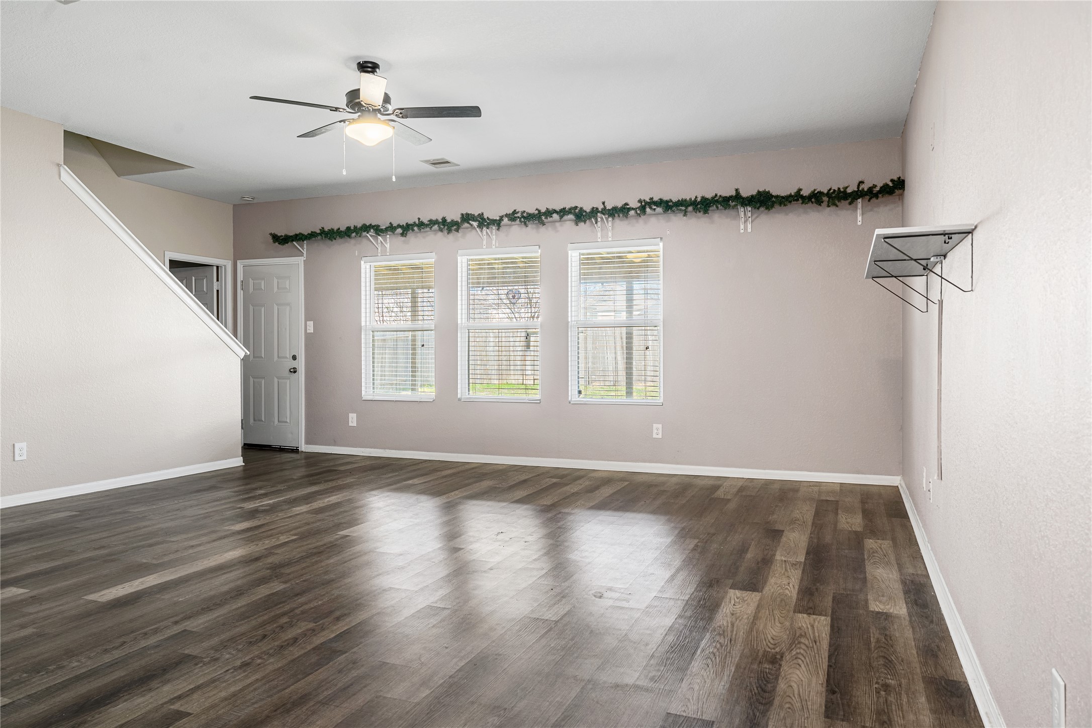 2BR Home in Houston , TX photo 3