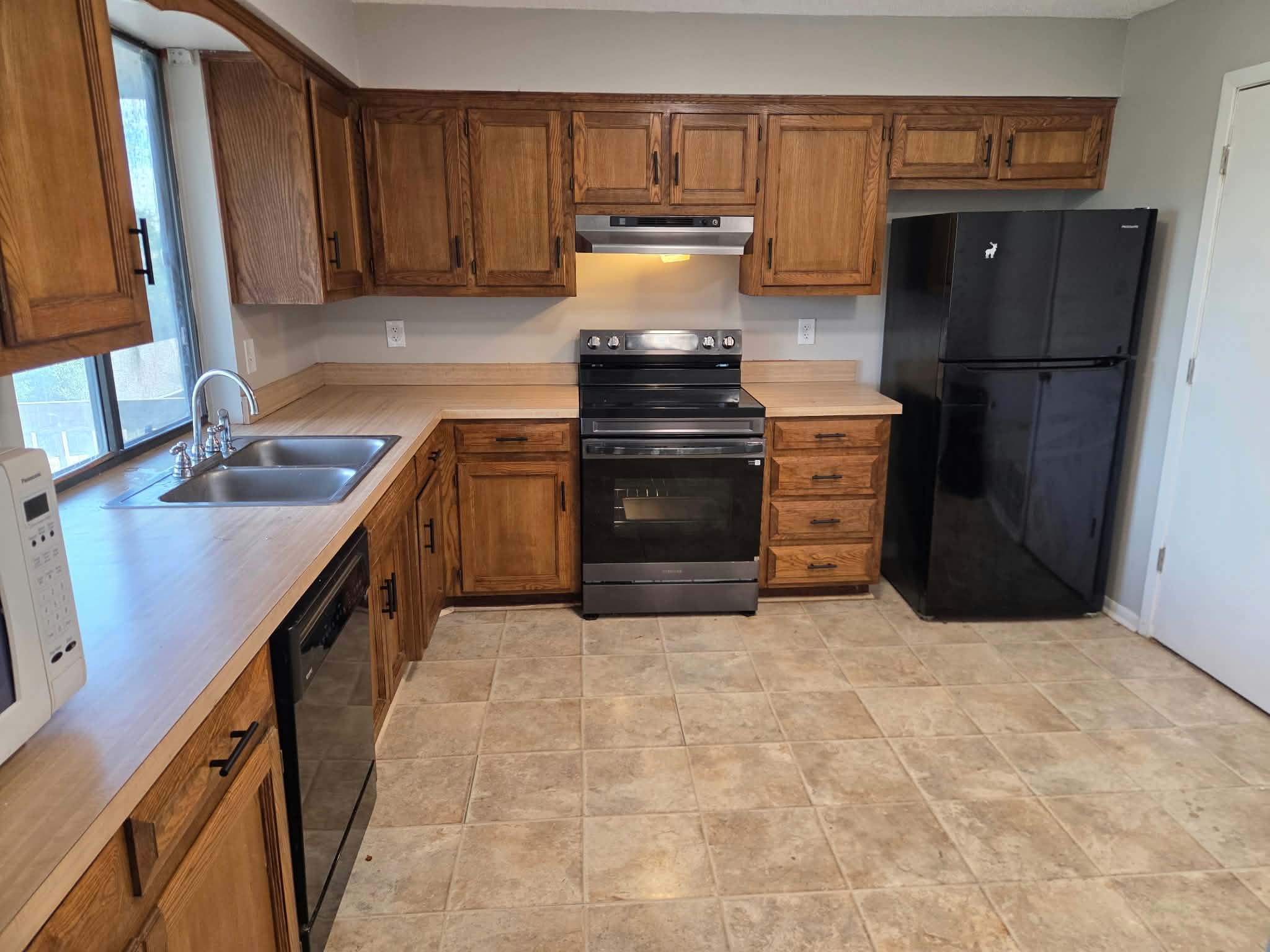 2BR Home in Overland Park , KS photo 2
