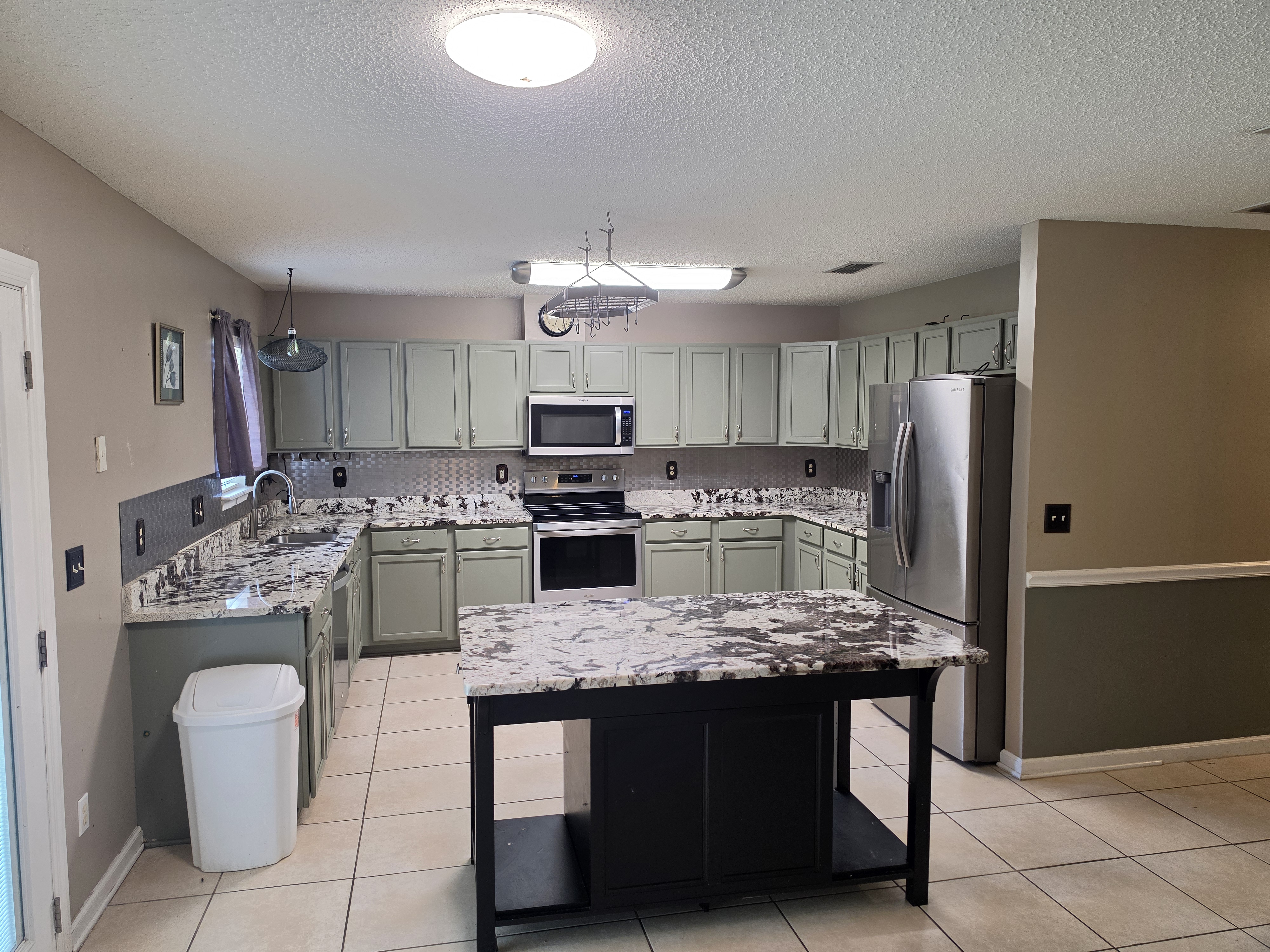 4BR Home in Jacksonville , FL photo 2