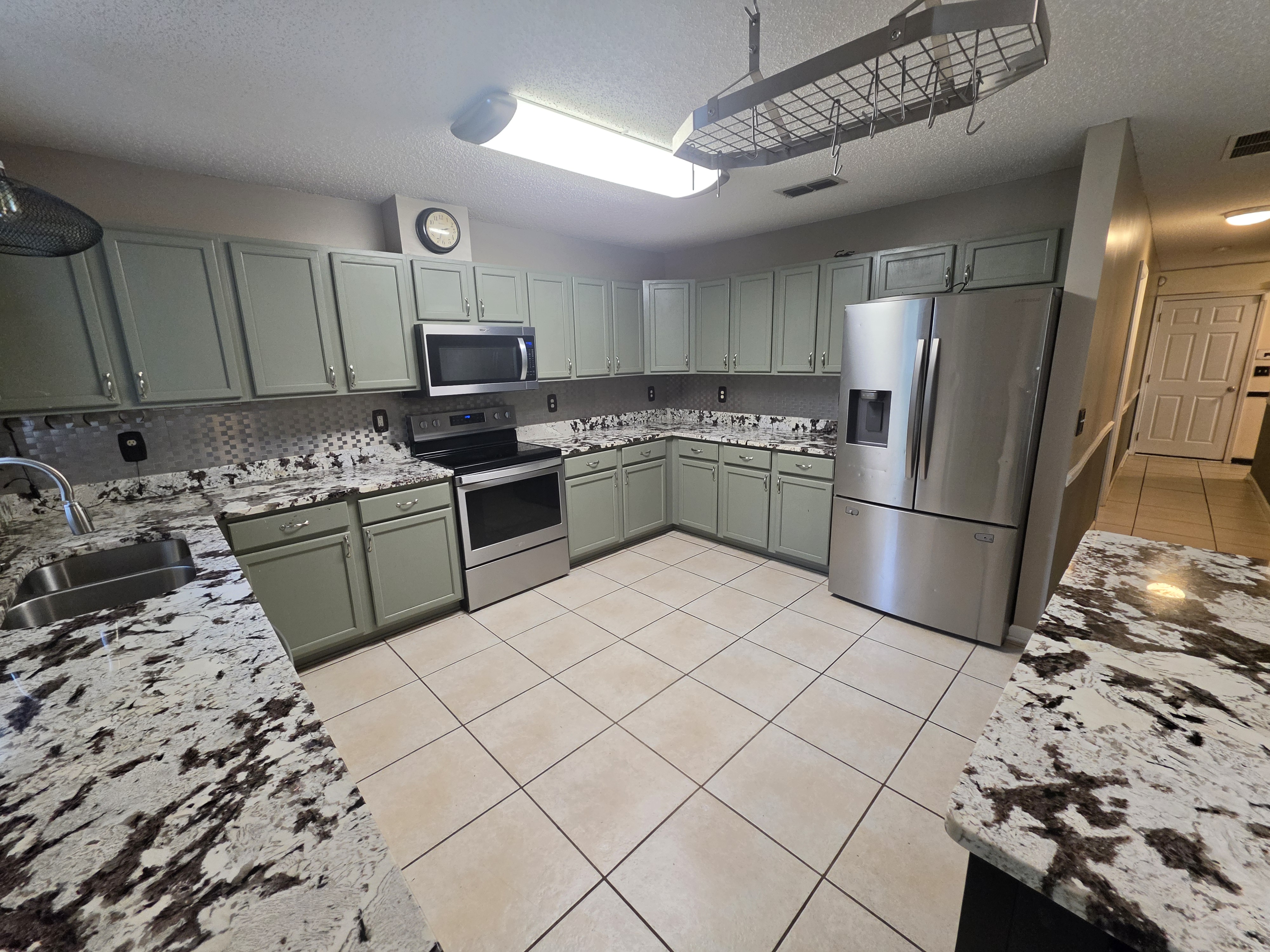 4BR Home in Jacksonville , FL photo 3