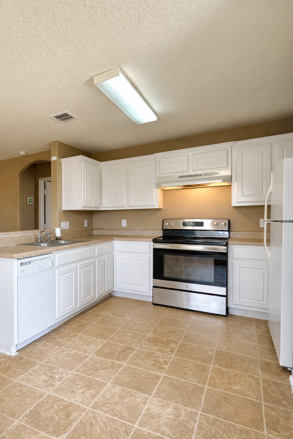 4BR Home in San Antonio , TX photo 3