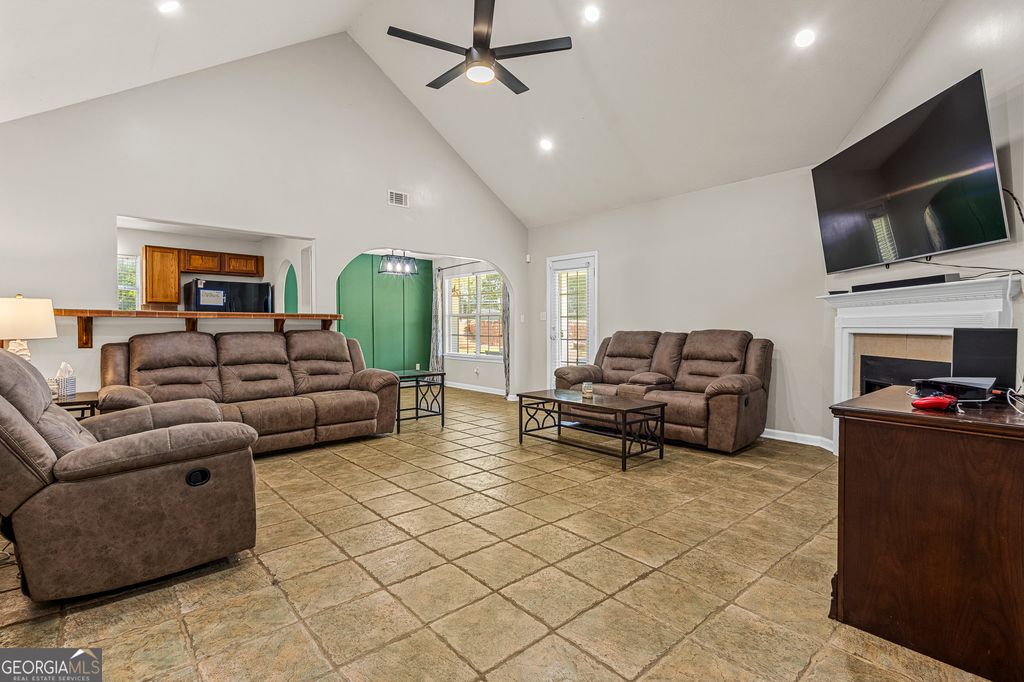 4BR Home in Mcdonough , GA photo 2