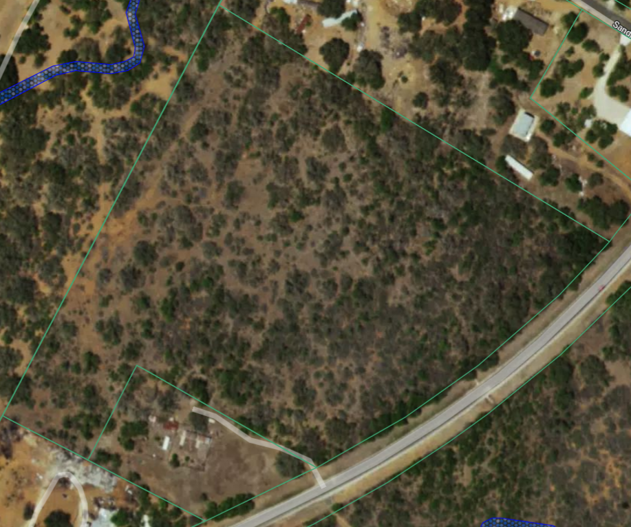 Home in Bigfoot , TX photo 3