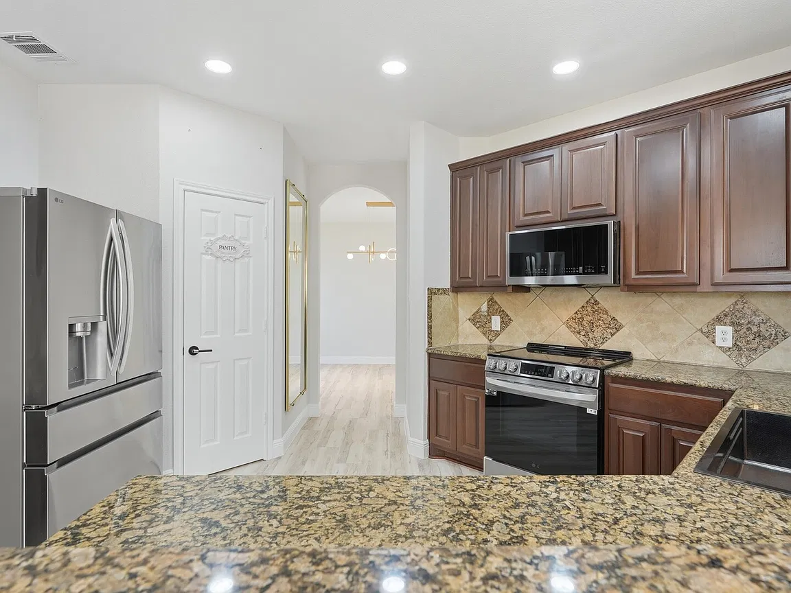 5BR Home in Seguin , TX photo 2